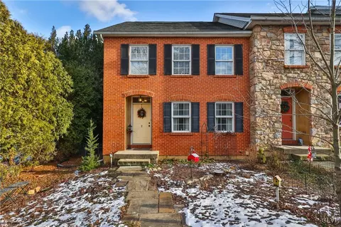 102 Garden Ct, Emmaus, PA 18049