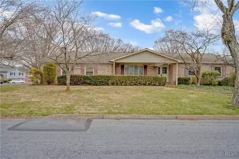 1146 Granite Dr, Bethlehem, PA 18017