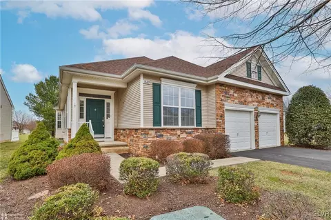 1829 Alexander Dr, Macungie, PA 18062
