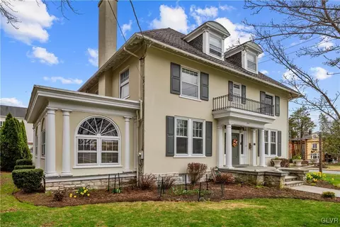 206 E Granada Ave, Hershey, PA 17033 photo 4