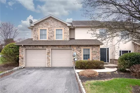 5 Holly Ct, Forks Twp, PA 18040