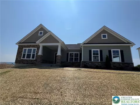 4864 Farrcroft Dr #80, Forks Twp, PA 18040