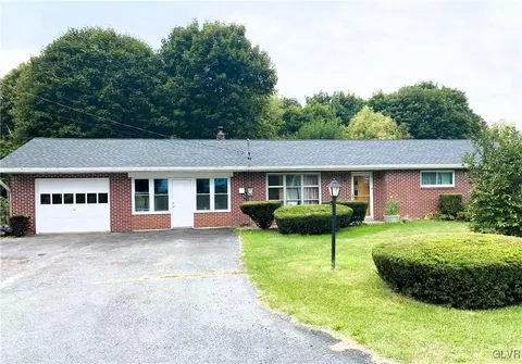 4405 Lehigh Dr, Walnutport, PA 18088