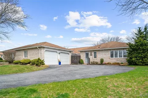 5671 Merion Ln, Macungie, PA 18062