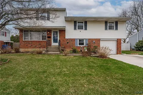 1979 Collingswood Dr, Bethlehem, PA 18018