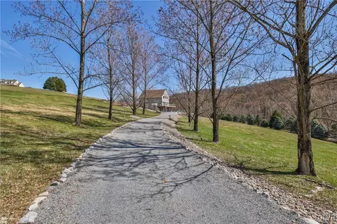 4337 Hillside Ct, New Tripoli, PA 18066