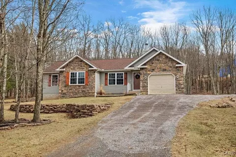 100 Shawnee Trl, Albrightsville, PA 18210