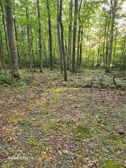 1525 Lake Minsi Dr, Mt Bethel Twp, PA 18343