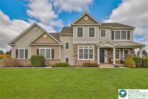 281 White Barn Ln, Palmer Township, PA 18045