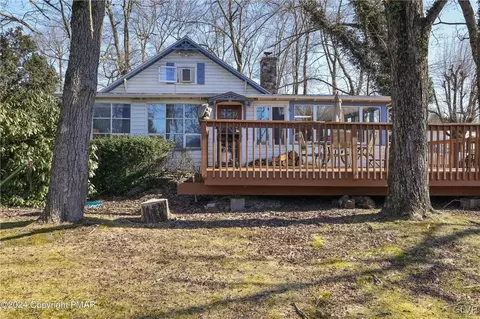 5703 Locust Ln, Brodheadsville, PA 18322