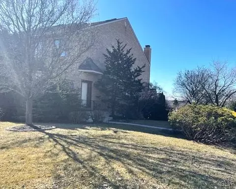 1690 Harding Cir, Fullerton, PA 18052
