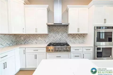 7031 Oak Ln, Bath, PA 18014 photo 18