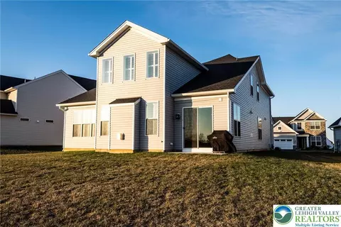 7031 Oak Ln, Bath, PA 18014 photo 9