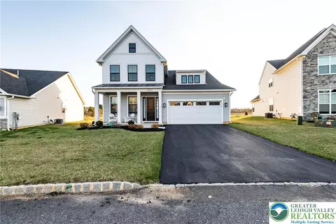 7031 Oak Ln, Bath, PA 18014 photo 2