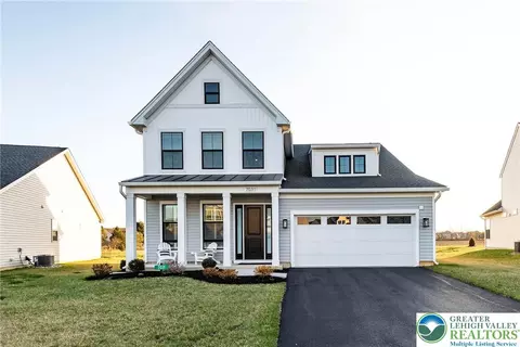 7031 Oak Ln, Bath, PA 18014
