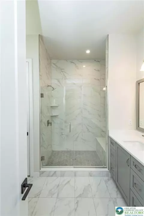 7031 Oak Ln, Bath, PA 18014 photo 32