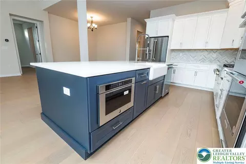 7031 Oak Ln, Bath, PA 18014 photo 24
