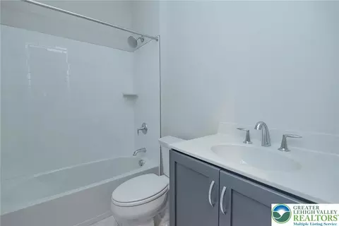 7031 Oak Ln, Bath, PA 18014 photo 55