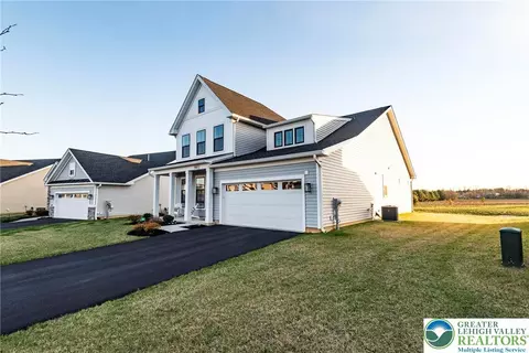 7031 Oak Ln, Bath, PA 18014 photo 4
