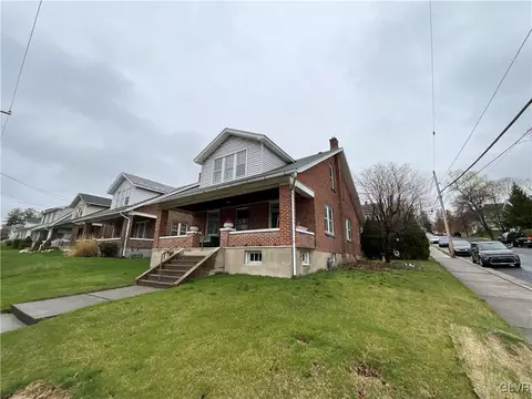300 Mauch Chunk St, Nazareth, PA 18064