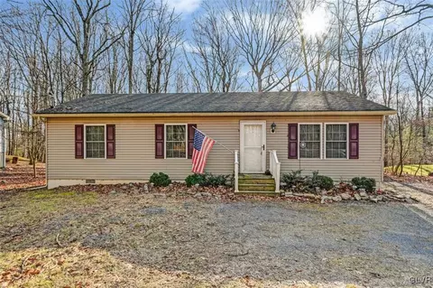 8803 Robinhood Dr, Kunkletown, PA 18058