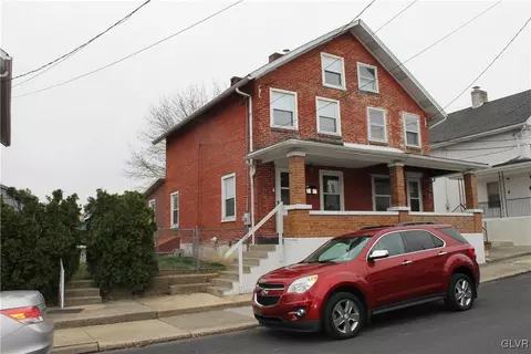3117 N 2nd St, Hokendauqua, PA 18052