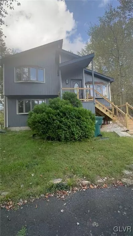 3016 Briarwood Dr, Coolbaugh Twp, PA 18466