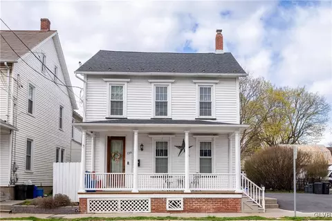 128 Mauch Chunk St, Nazareth, PA 18064