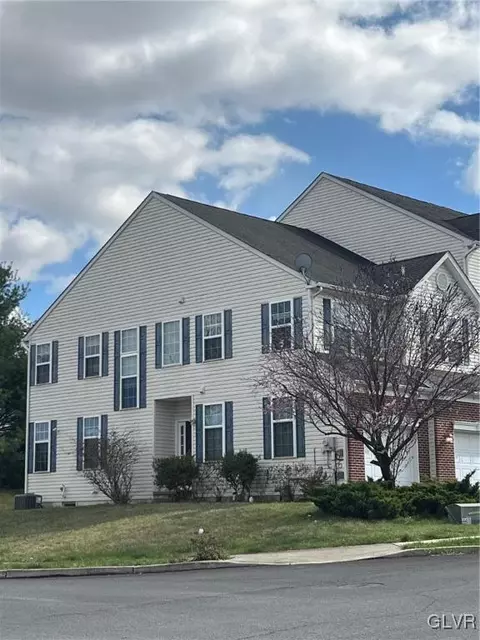 5232 Spring Ridge Dr, Macungie, PA 18062