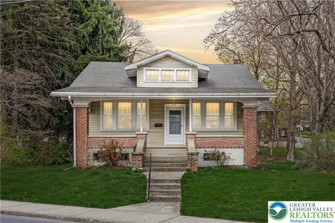 352 Mauch Chunk St, Nazareth, PA 18064