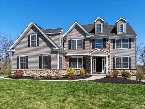 3177 Sheffield Dr, Emmaus, PA 18049