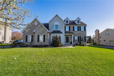 3930 Southwood Dr, Palmer Township, PA 18045