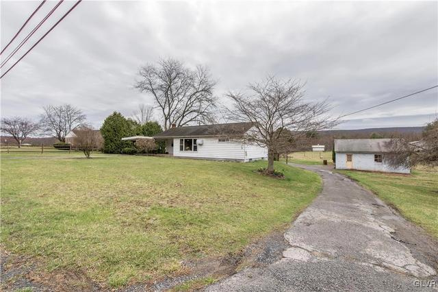 2714 Summer Valley Rd, New Ringgold, PA 17960