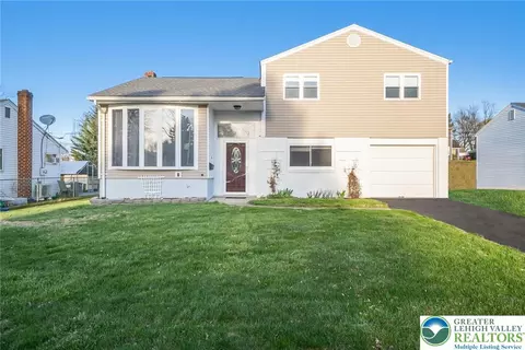 1962 Rockingham Dr, Bethlehem, PA 18018