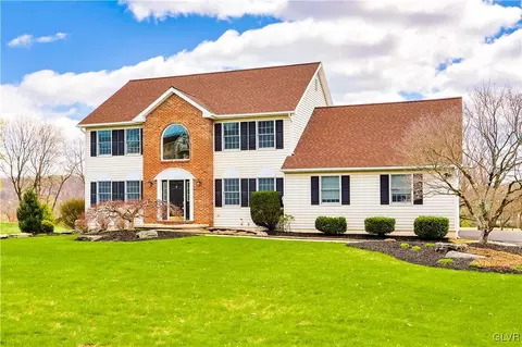 5240 Geissinger Rd, Zionsville, PA 18092