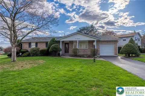 1158 Lark Dr, Bethlehem, PA 18017