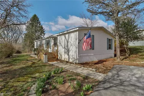 36 Hickory Hills Dr, Bath, PA 18014