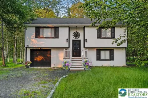 5627 Pembrook Dr, Coolbaugh Twp, PA 18466