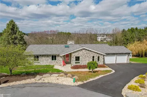 4943 Sugar Pie Dr, Schnecksville, PA 18078