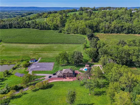8644 Delaware Dr, Bangor, PA 18013