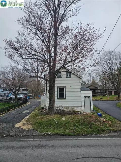 3875 Forest Inn Rd, Palmerton, PA 18071