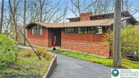 267 Bierys Bridge Rd, Bethlehem, PA 18017