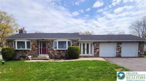 643 S Delaware Dr, Mount Bethel, PA 18343
