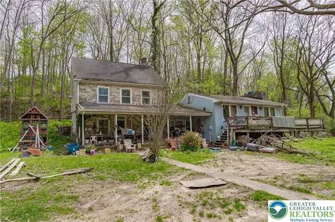 1201 Friendly Tavern Ln, Forks Twp, PA 18040