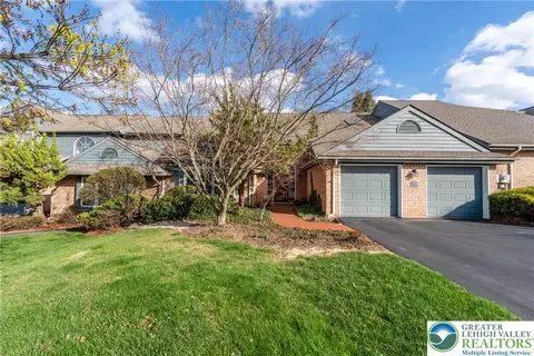 2951 Exeter Dr, Emmaus, PA 18049