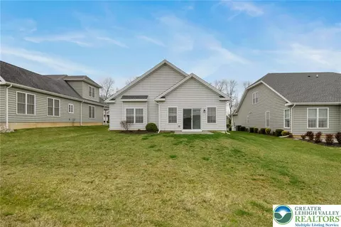 1070 Resolution Dr, Bethlehem, PA 18017 photo 2