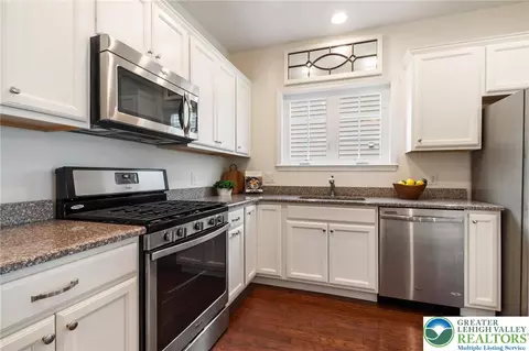 1070 Resolution Dr, Bethlehem, PA 18017 photo 9