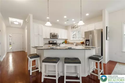 1070 Resolution Dr, Bethlehem, PA 18017 photo 4
