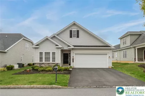 1070 Resolution Dr, Bethlehem, PA 18017