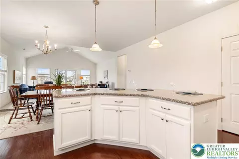 1070 Resolution Dr, Bethlehem, PA 18017 photo 10